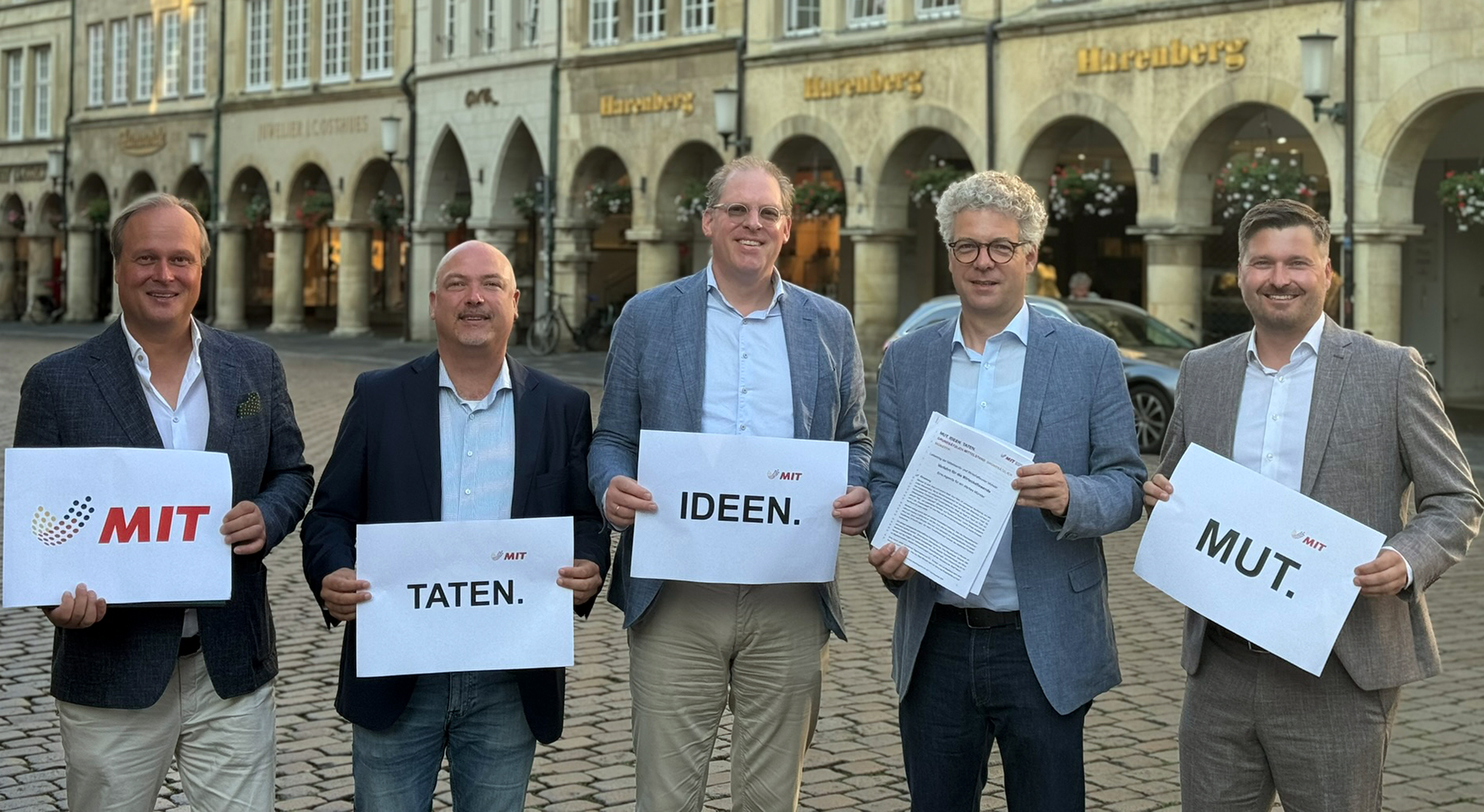 Foto: Dr. Markus Johow (3. Stellv. Vorsitzender MIT), Jan Leie (Stellv. Vorsitzender MIT), Peter Brgel (Vorsitzender MIT), Dr. Stefan Nacke MdB (Kreisvorsitzender CDU Mnster), Mathias Kersting (Beauftragter fr Parteiorganisation CDU Mnster)